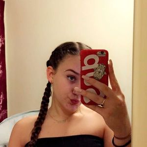 Meet your Posher, Chloe